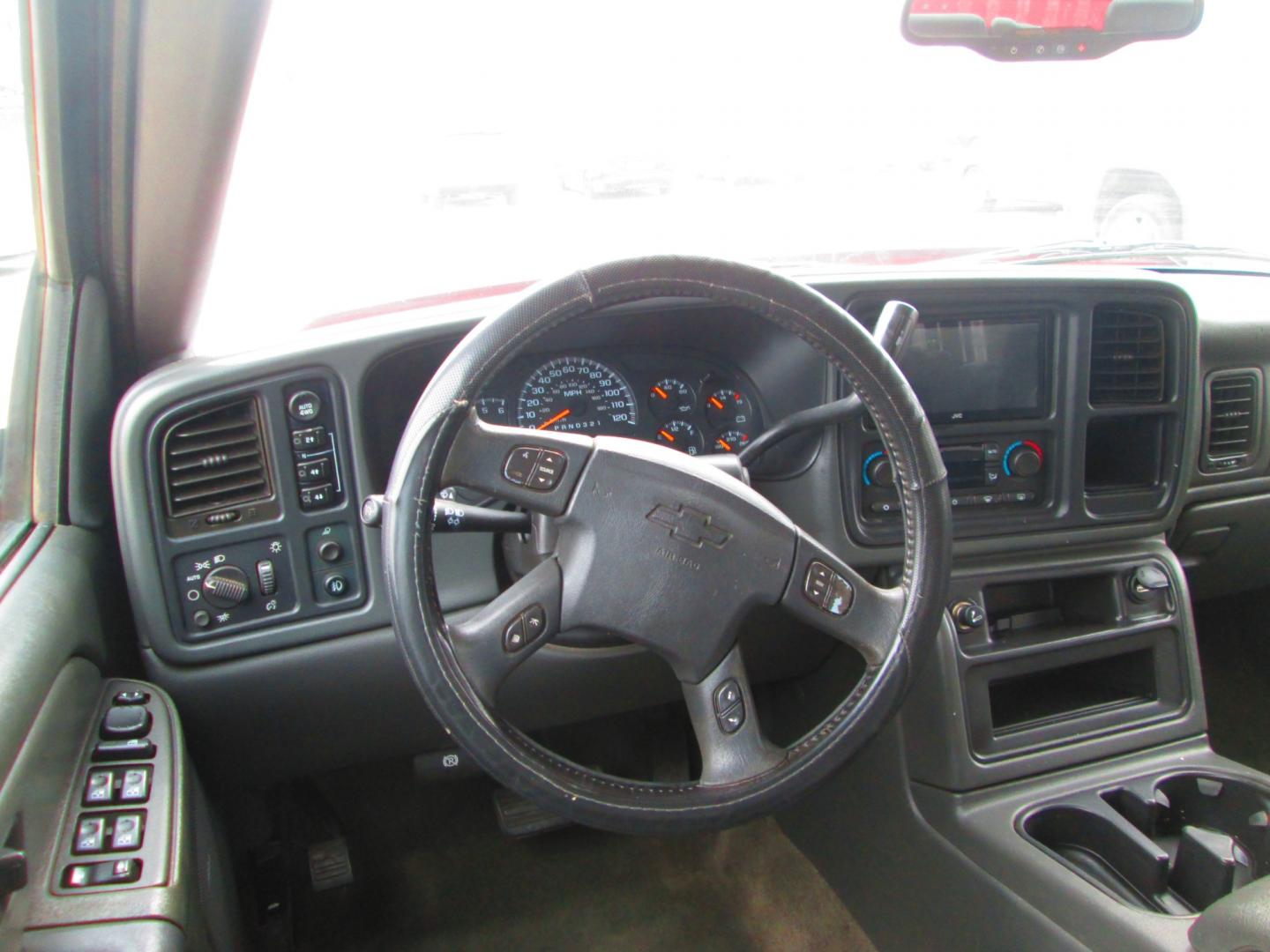 2007 RED Chevrolet Silverado 1500 (2GCEK13Z771) , located at 1815 NE 28th St., Fort Worth, TX, 76106, (817) 625-6251, 32.795582, -97.333069 - Photo#10